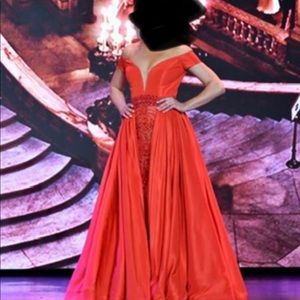 Red, Tarik Ediz, Size 8